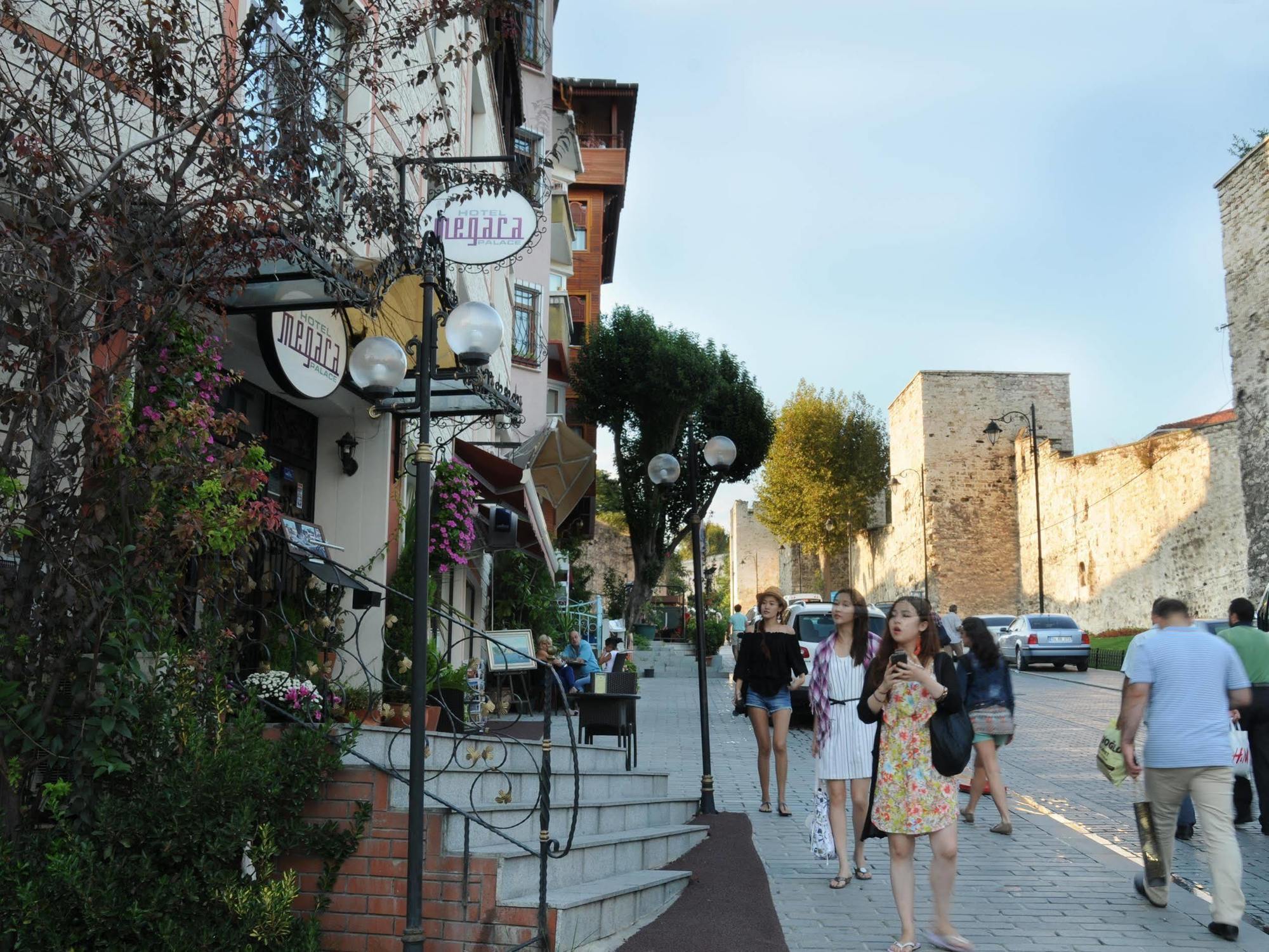 Megara Palace - Old City Hotel Istanbul Bagian luar foto